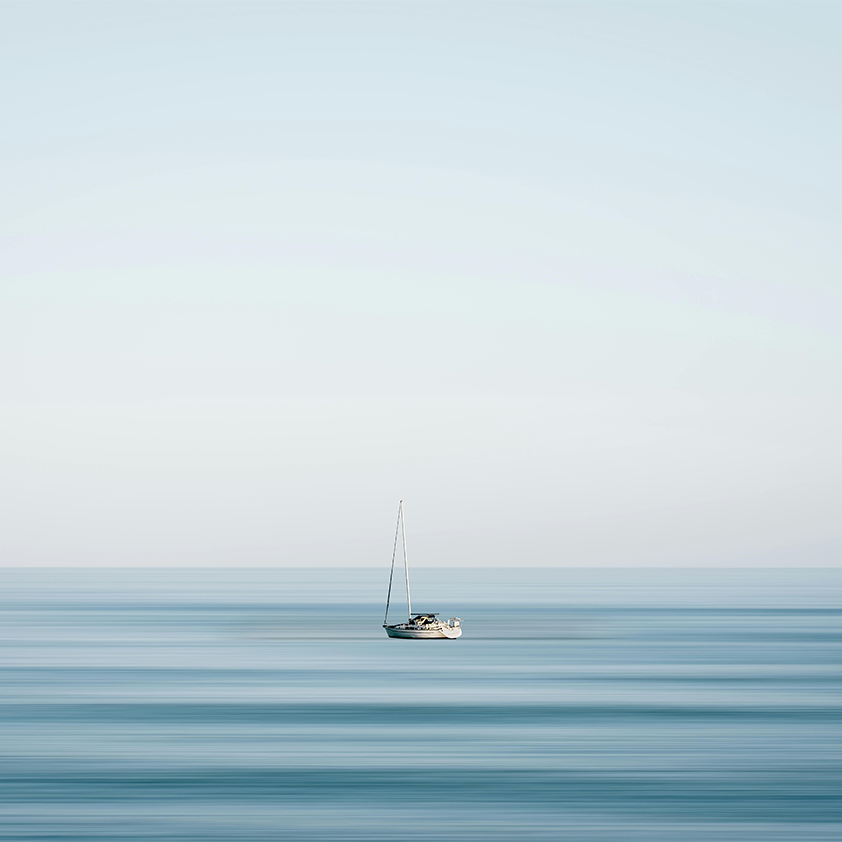 Naviguer avec notre agence de publicité, Publicité Générale Bateau sur l'eau